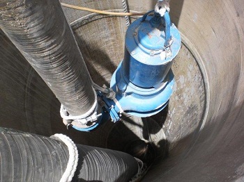 P6130481 - Copy Khansaheb Sykes Assist Emergency Sewer Pipe Burst!